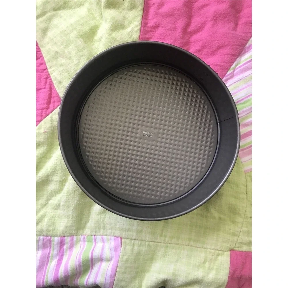 Wilton Bake It Better Non-Stick Springform Pan, 9-Inch - Cheesecake Pan